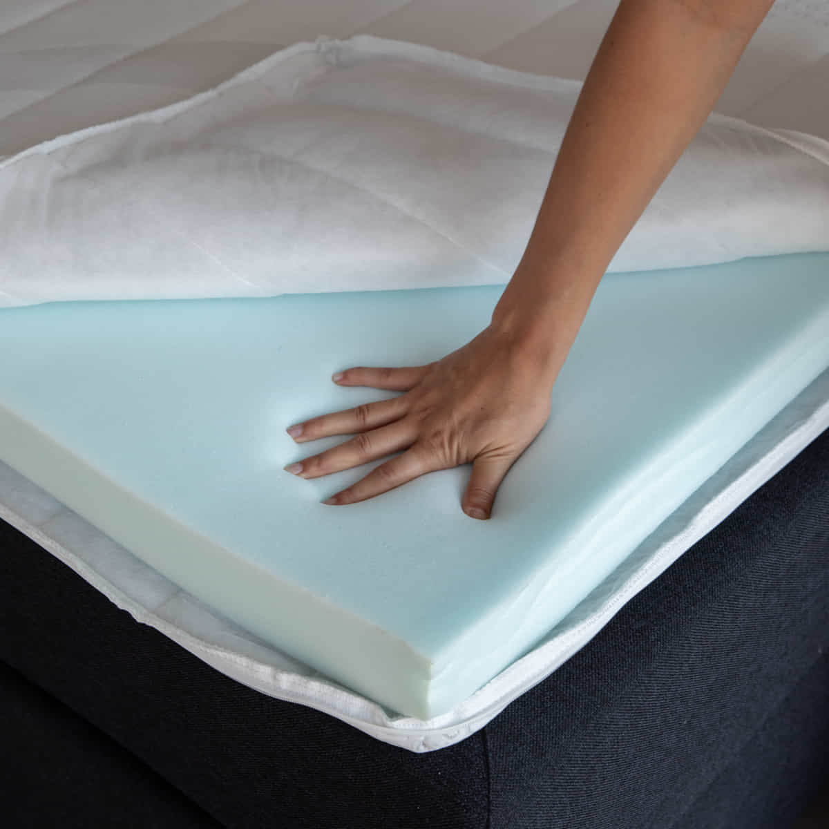 Close-up van toppermateriaal en structuur, met focus op toplaag en comfort