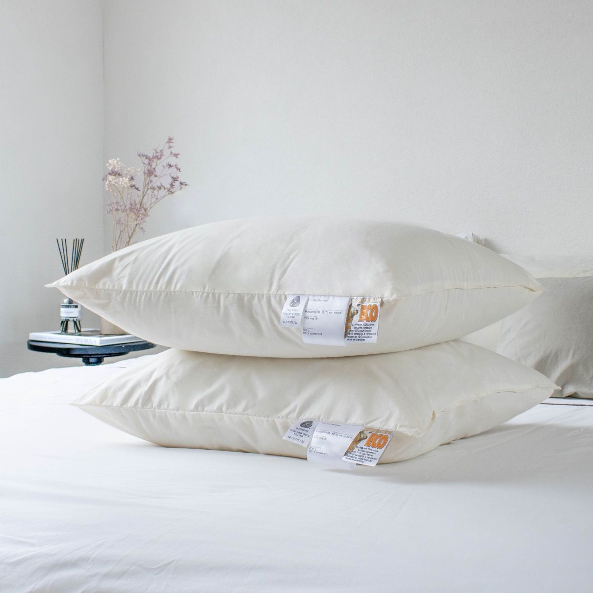 Detail van kussen en sloop, focus op materialen en comfortabel contact